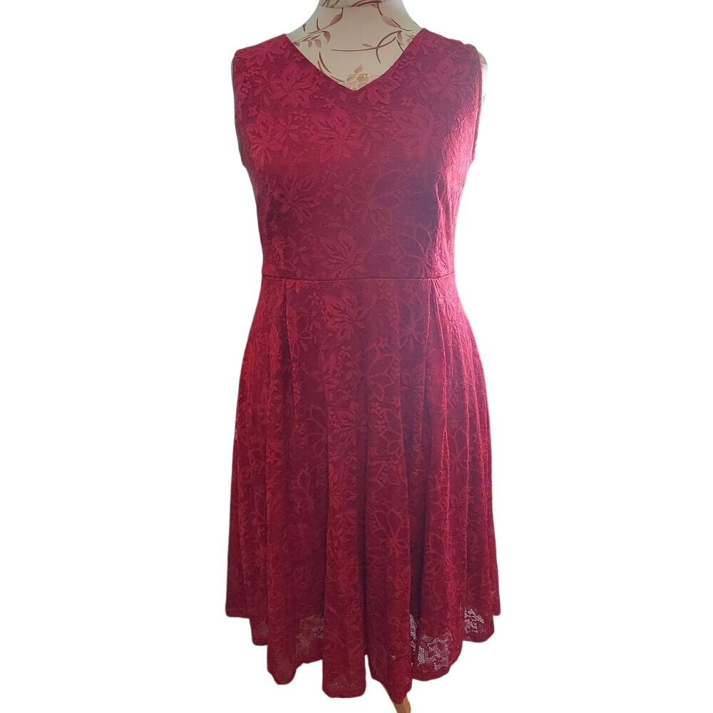 New with tags Red Lace Dress Sleeveless V Neck Fit and Flare Party Cocktail #85C